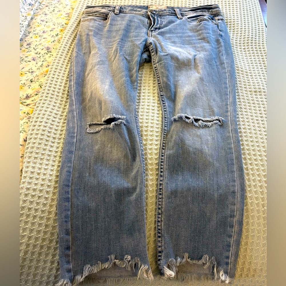 Free People Distressed Mid-Rise Straight Leg Ankle Jeans Size 30